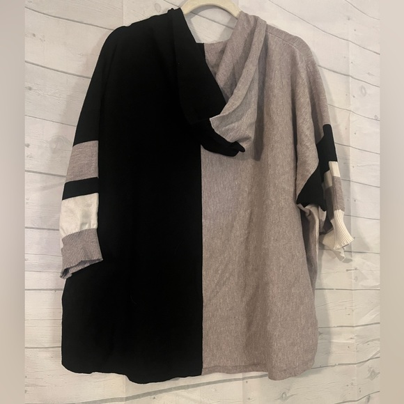 NWOT sweater/hoodie - Picture 5 of 6